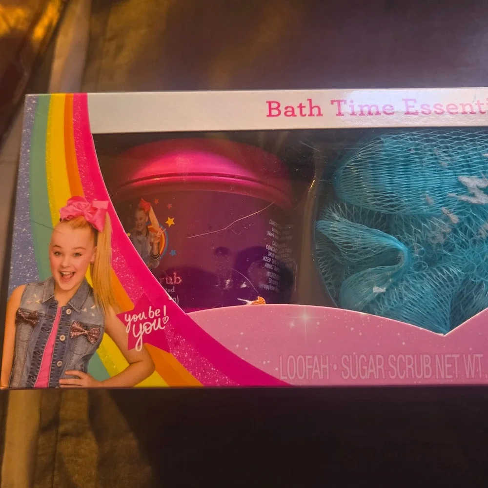 JoJo Siwa‎ Bath Time Essentials Gift Set Sugar Scrub Loofah Bath Bomb Kids NIB